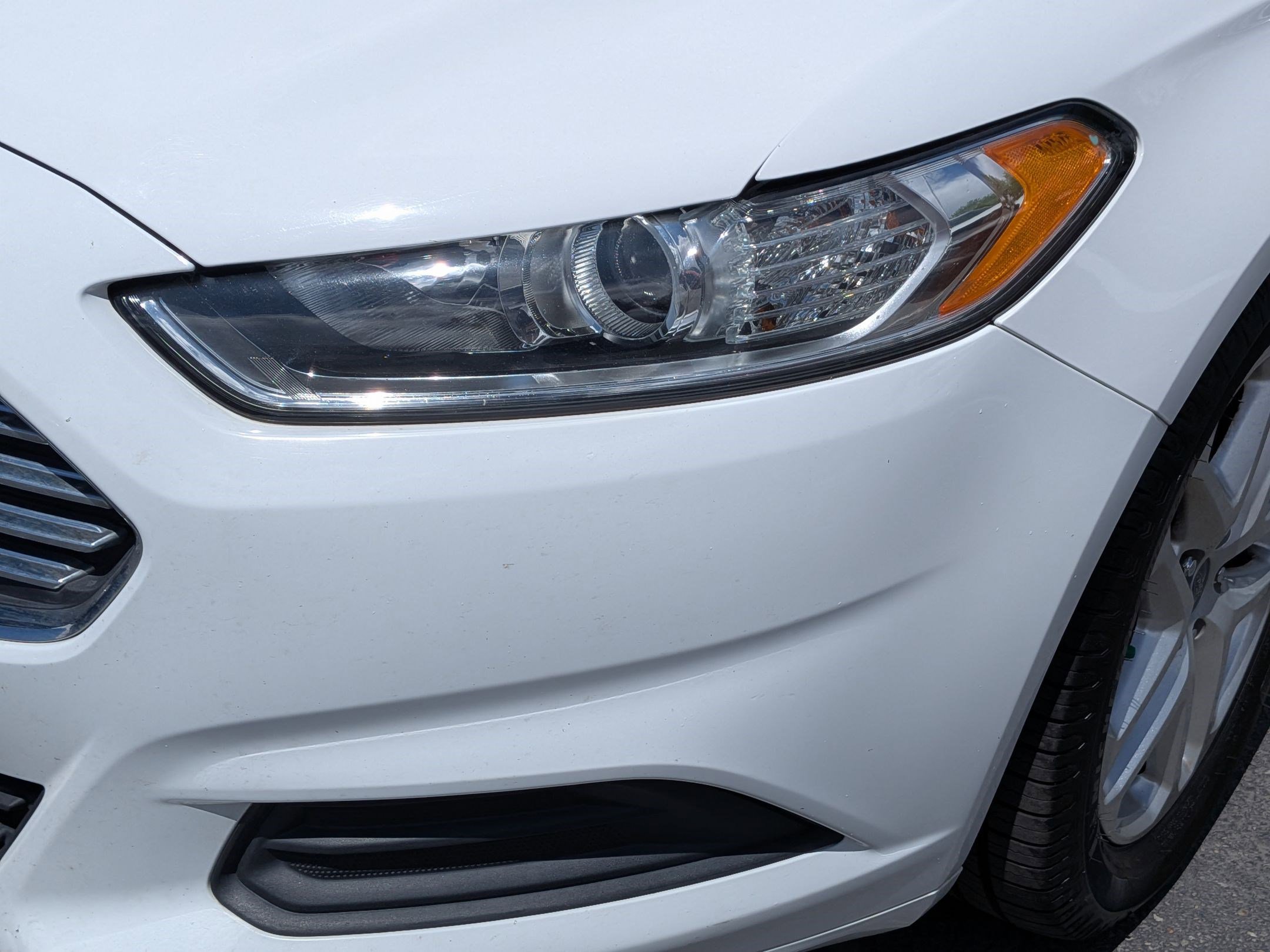 Used 2015 Ford Fusion SE FWD image 12