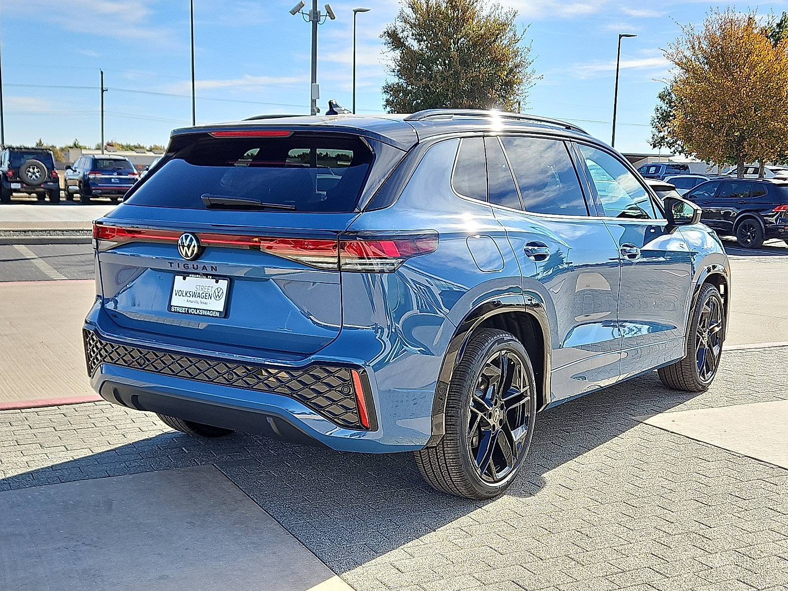 New 2026 Volkswagen Tiguan SE R-Line image 4