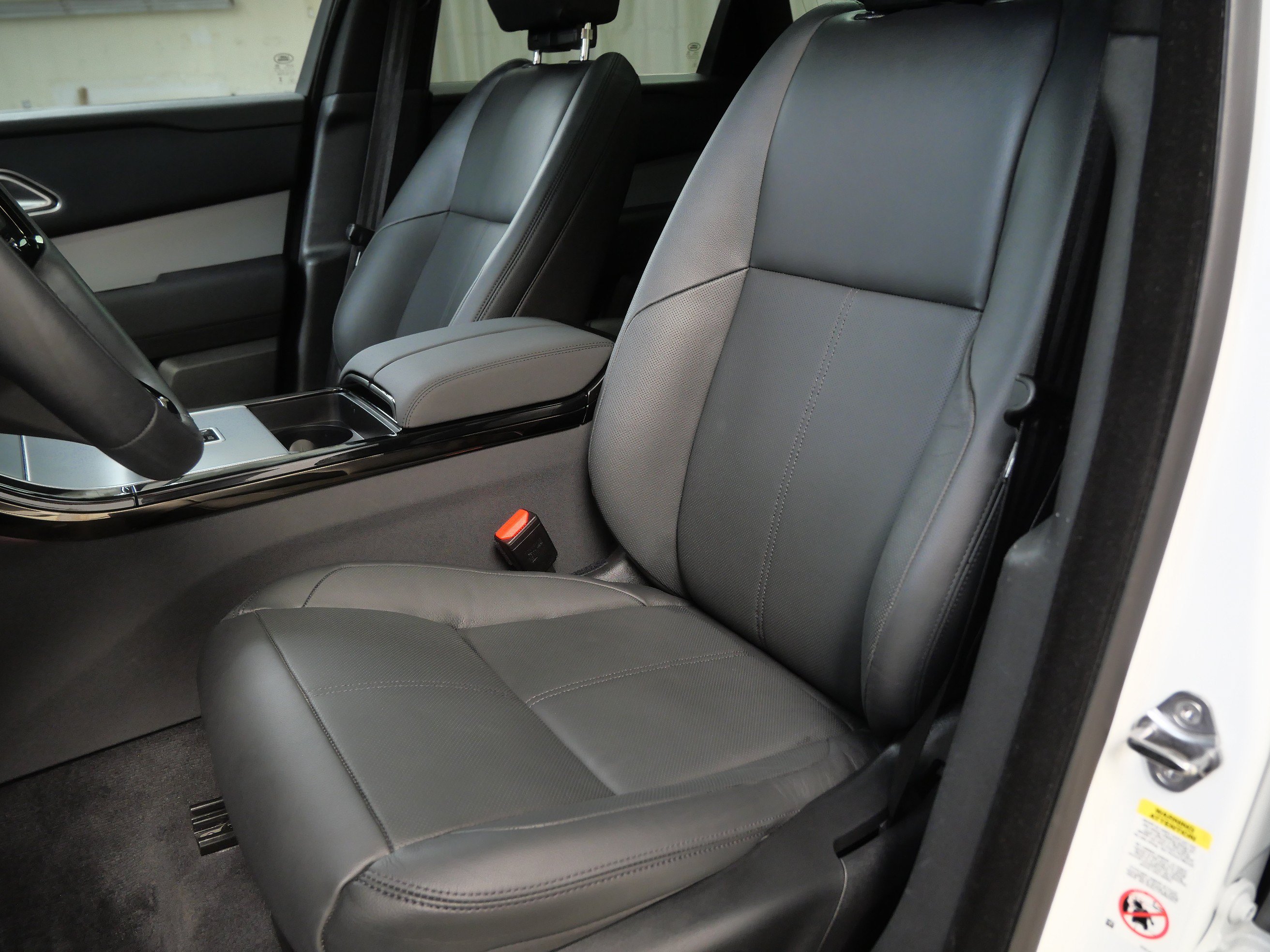 Used 2025 Land Rover Range Rover Velar S AWD/4WD image 3