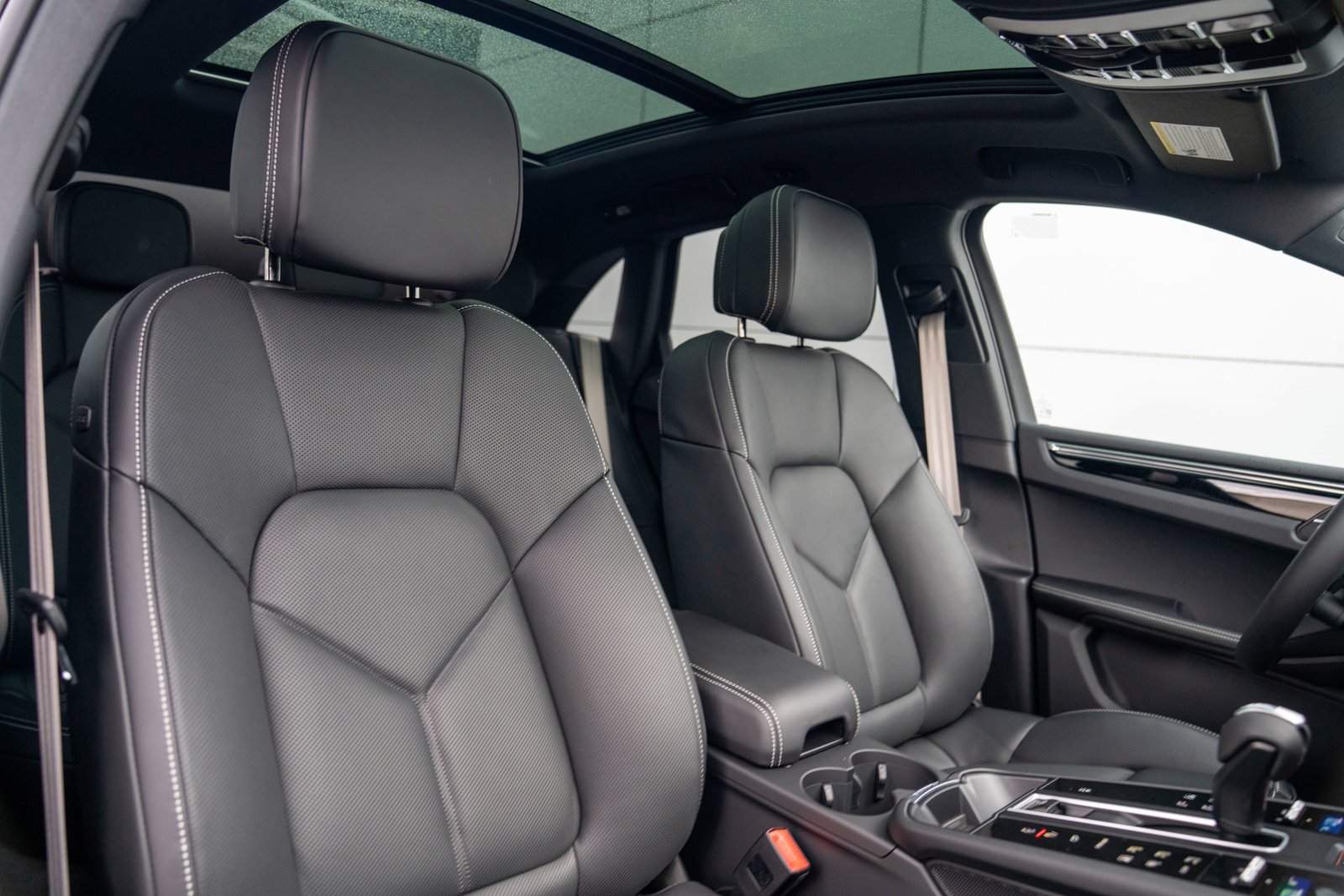 New 2026 Porsche Macan AWD/4WD image 27
