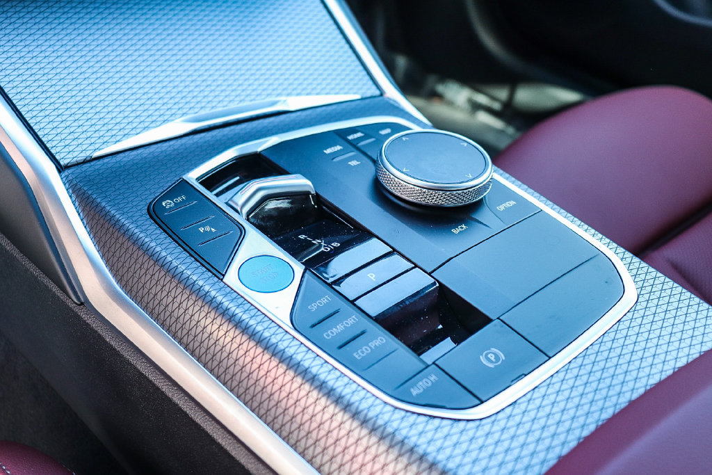 Certified 2025 BMW i4 xDrive40i AWD/4WD image 19