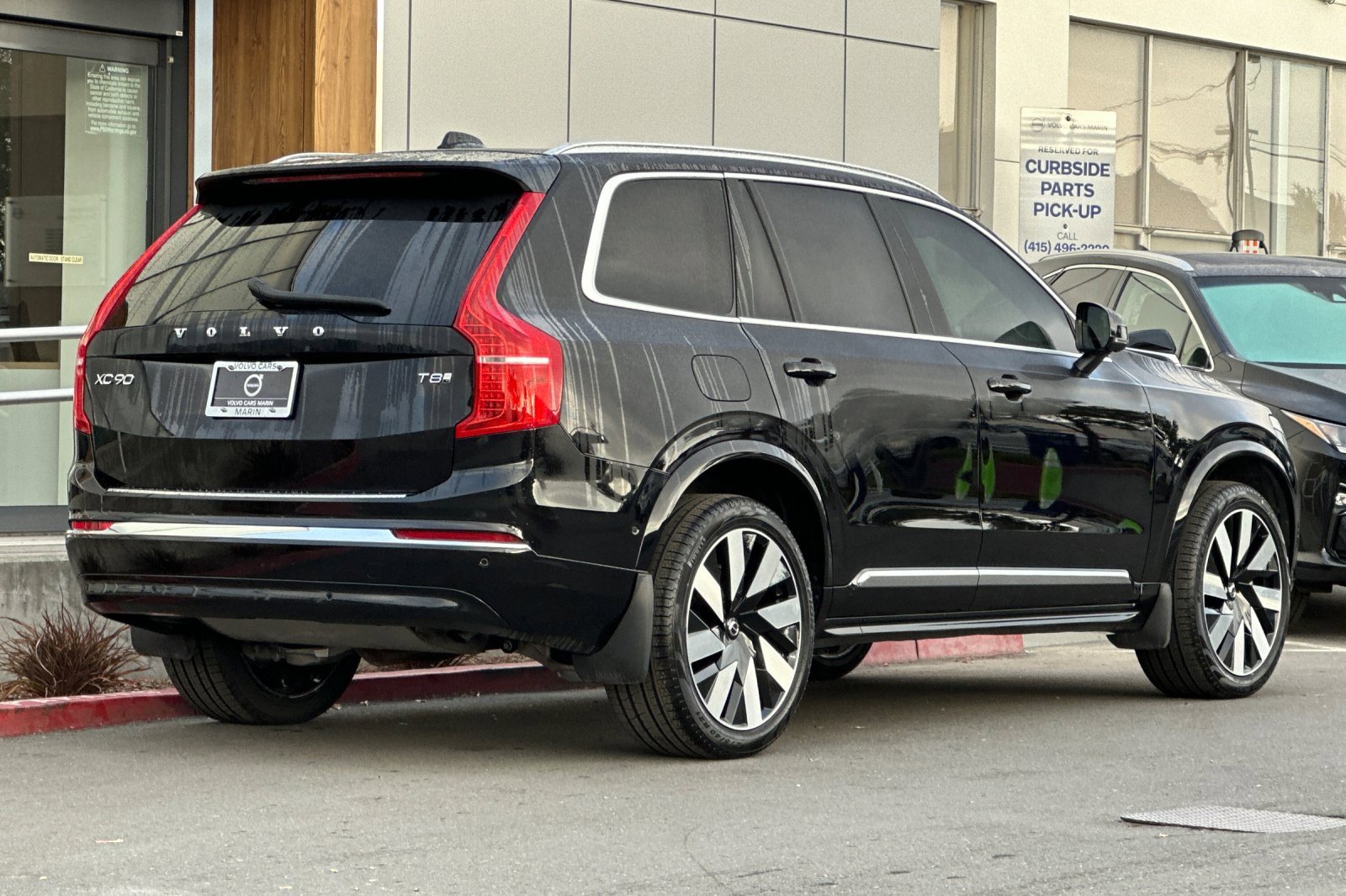 Certified 2025 Volvo XC90 T8 Ultra image 2