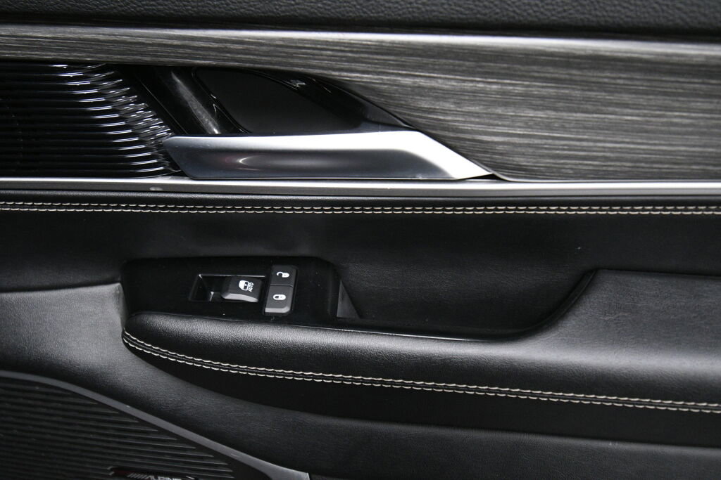 Used 2024 Jeep Wagoneer Series II AWD/4WD image 28