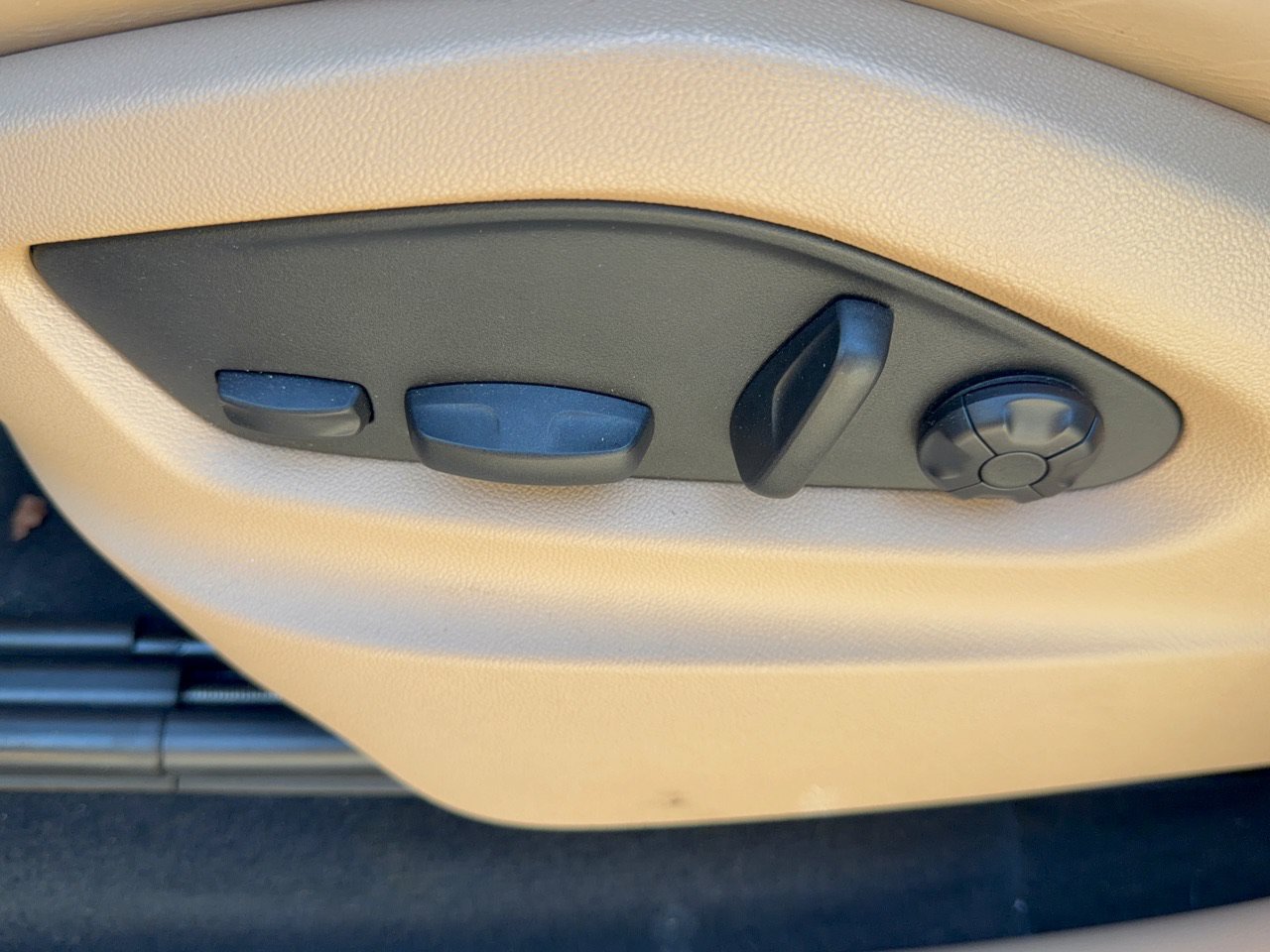 Used 2023 Porsche Cayenne AWD/4WD image 16