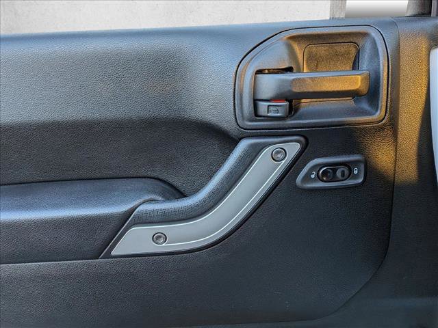 Used 2017 Jeep Wrangler Unlimited Sahara image 13