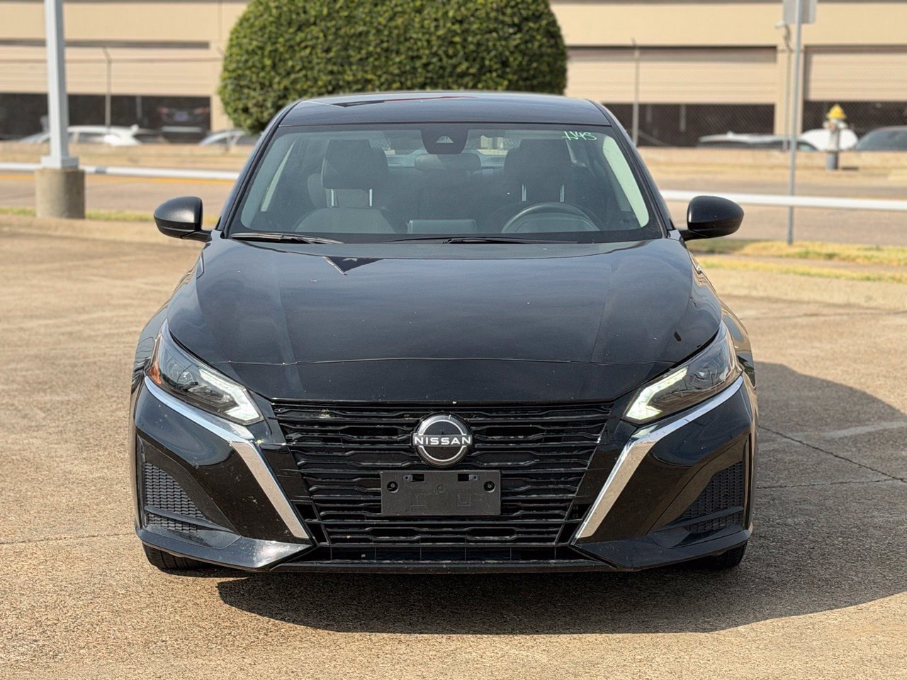 Used 2025 Nissan Altima 2.5 SV FWD image 2