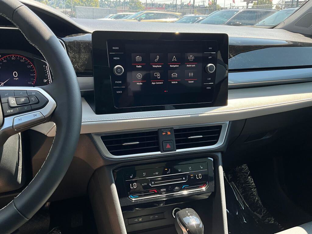 New 2026 Volkswagen Taos SEL AWD/4WD image 18