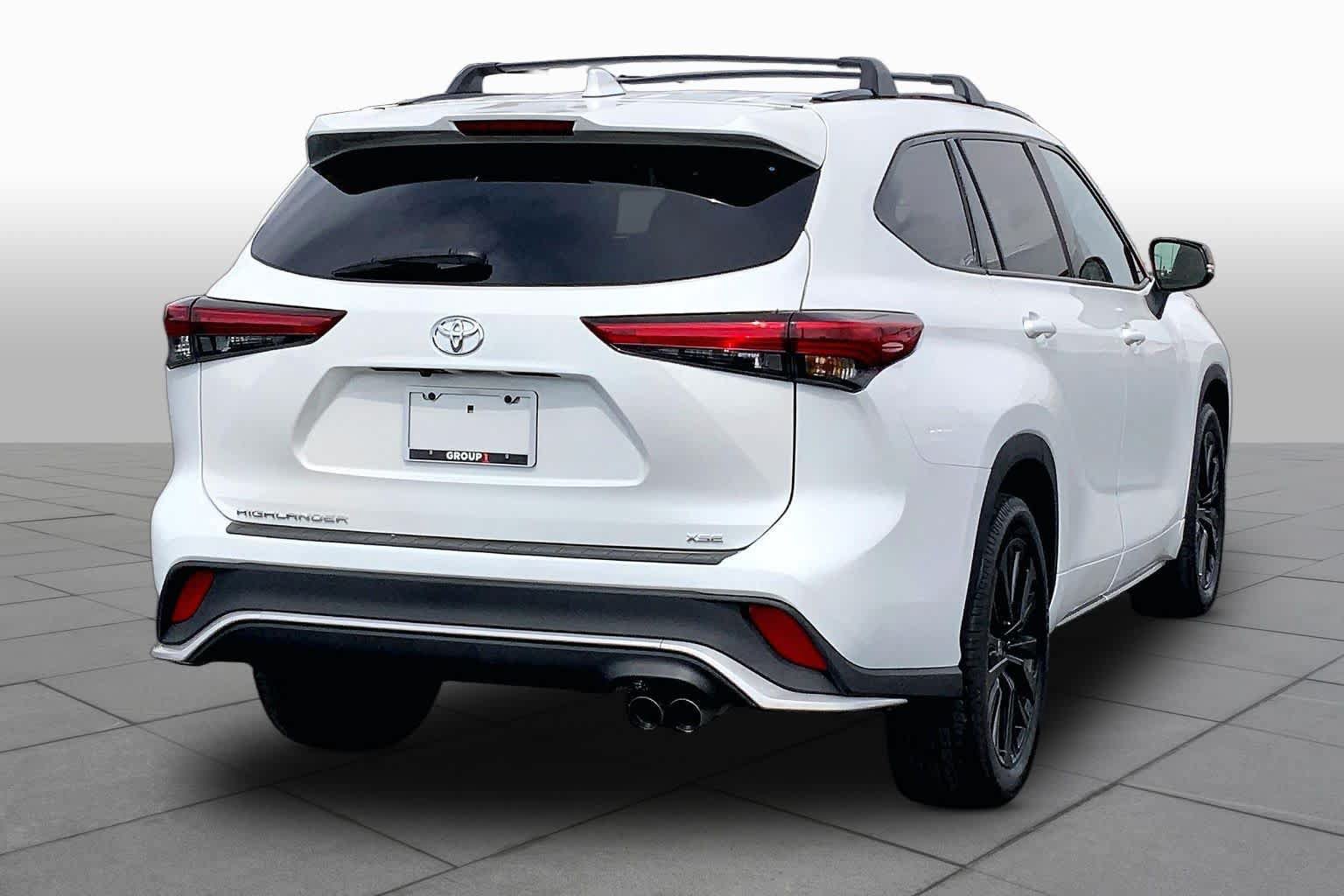 Used 2023 Toyota Highlander XSE FWD image 13