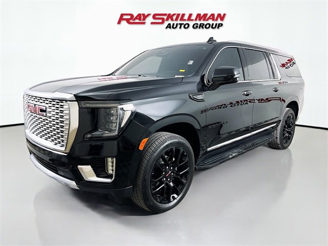 Used 2024 GMC Yukon XL Denali w/ Advanced Technology Package image 3