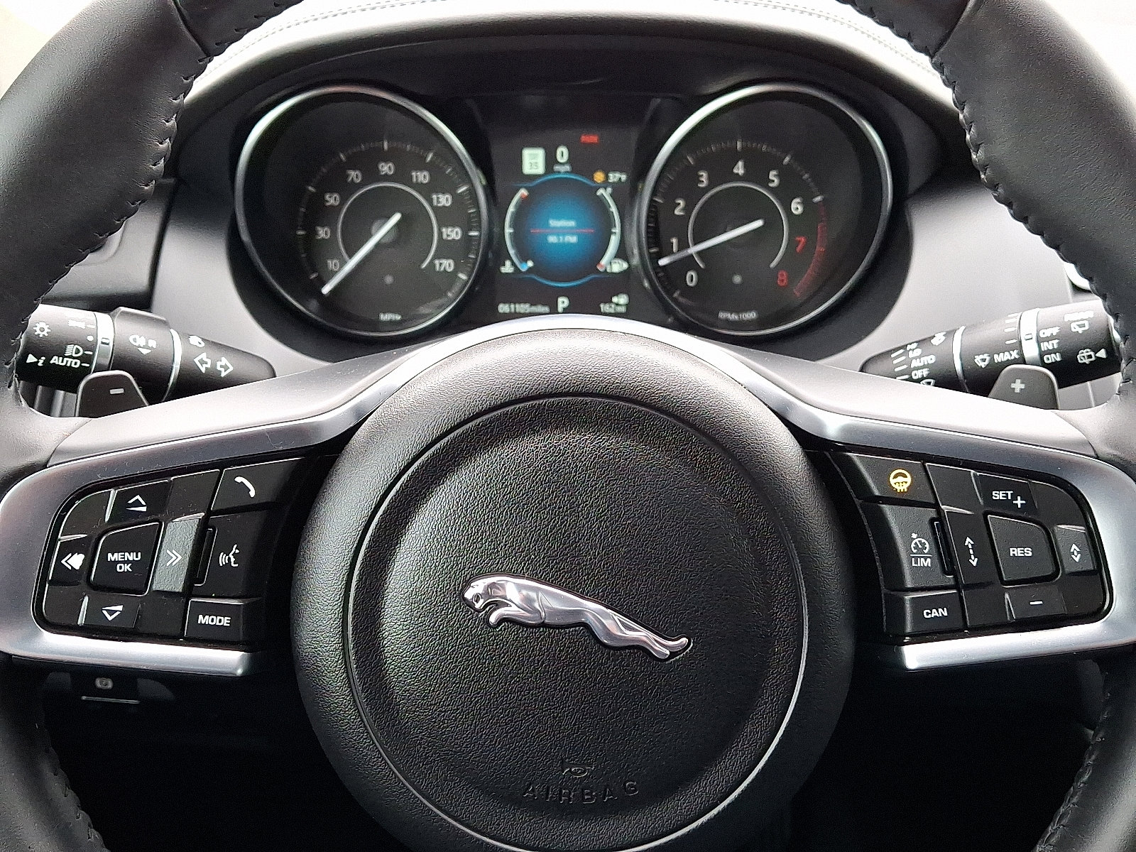 Used 2020 Jaguar E-PACE SE image 20