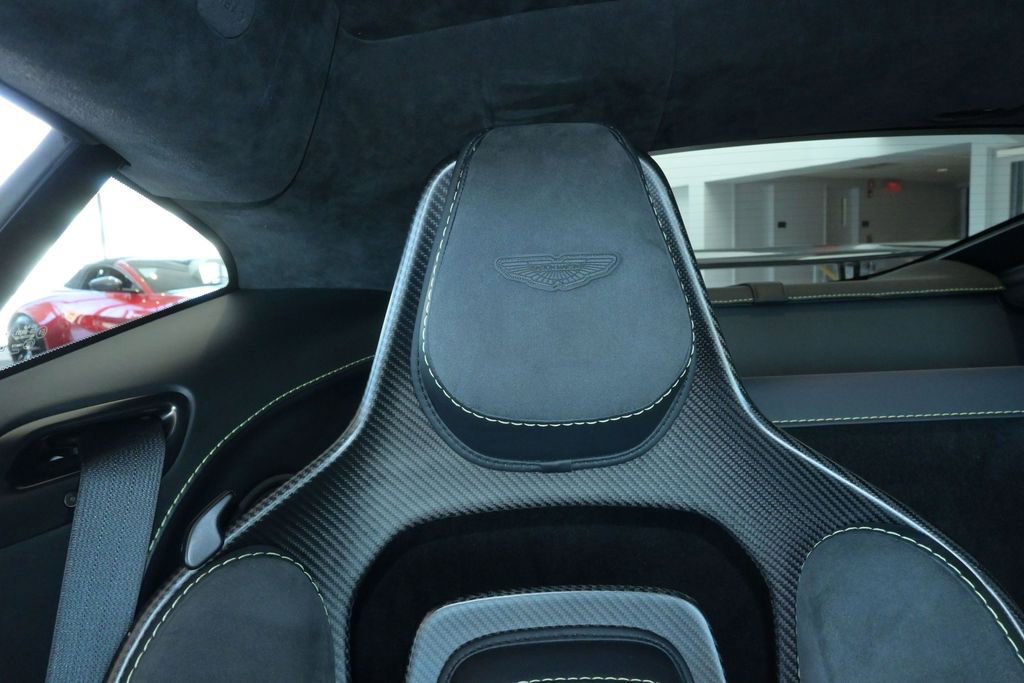 Used 2023 Aston Martin V8 Vantage Coupe RWD image 31