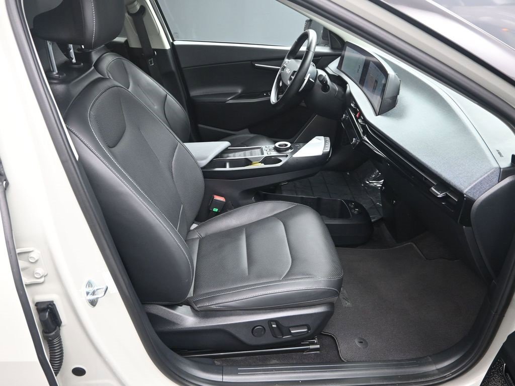 Certified 2022 Kia EV6 Wind w/ Wind Technology Package image 37