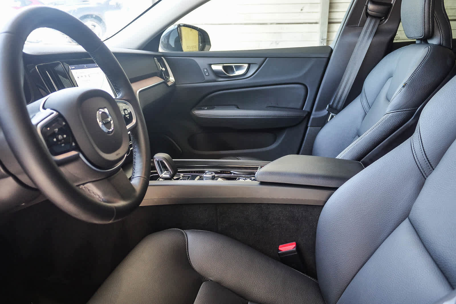 Used 2025 Volvo V60 B5 Cross Country Plus AWD/4WD image 17