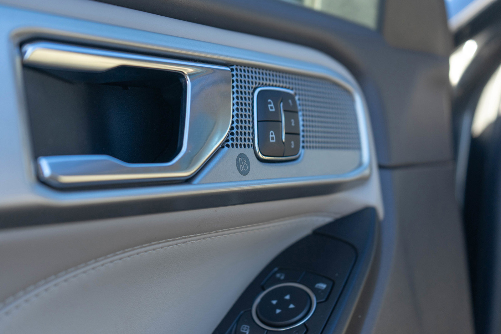 Used 2020 Ford Explorer Platinum image 16