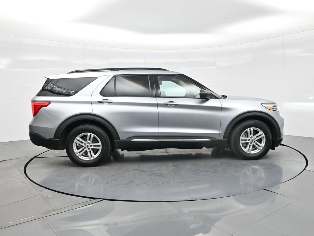 Used 2024 Ford Explorer XLT w/ Equipment Group 202A image 5