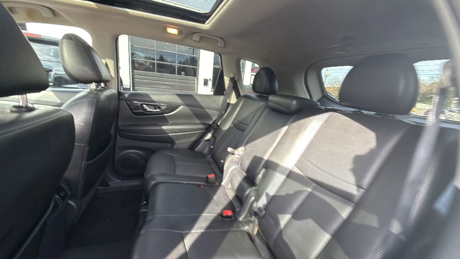 Used 2017 Nissan Rogue SL w/ SL Premium Package image 31