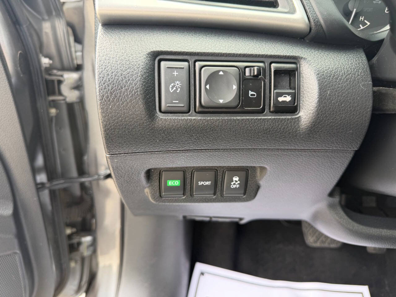 Used 2016 Nissan Sentra SR w/ SR Premium Package FWD image 16