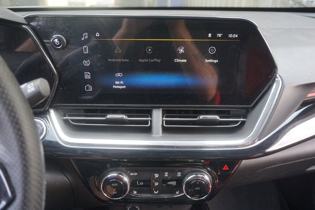 Used 2024 Chevrolet Trax RS w/ Sunroof Package FWD image 10