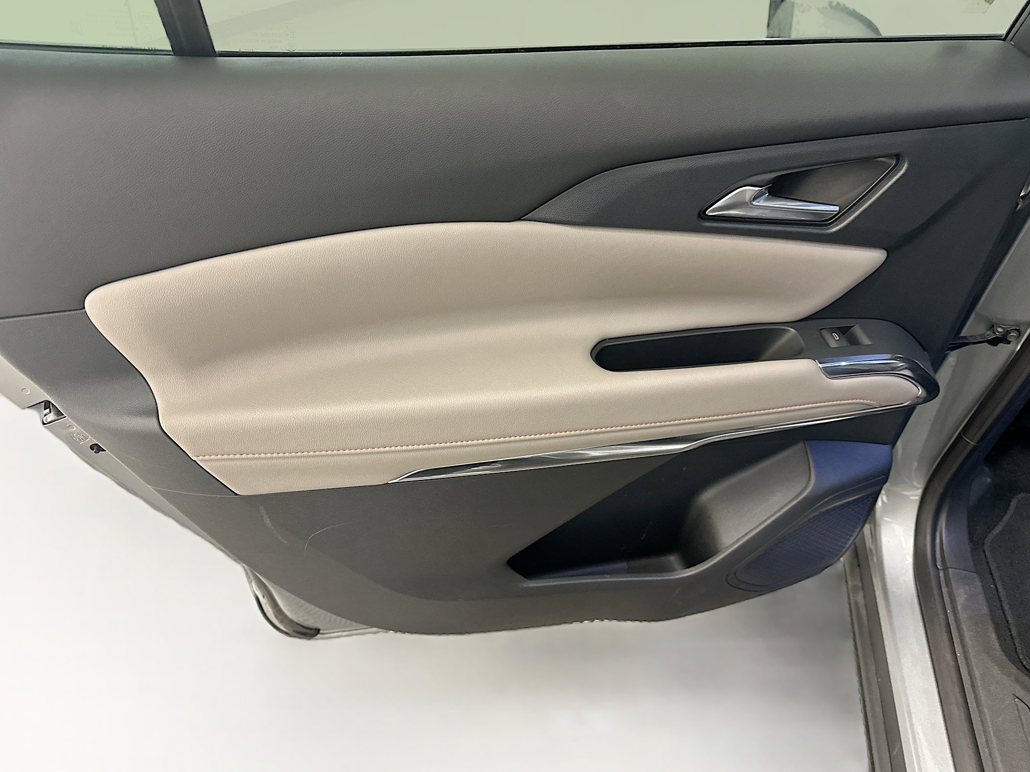 Used 2025 Chevrolet Traverse LT image 26