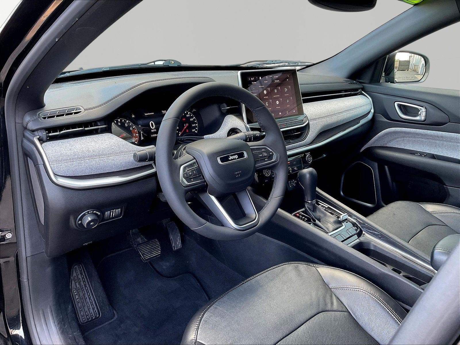 Used 2023 Jeep Compass Latitude AWD/4WD image 16