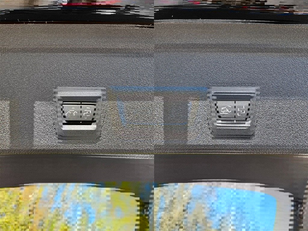 New 2026 BMW X6 xDrive40i w/ Climate Comfort Package image 24