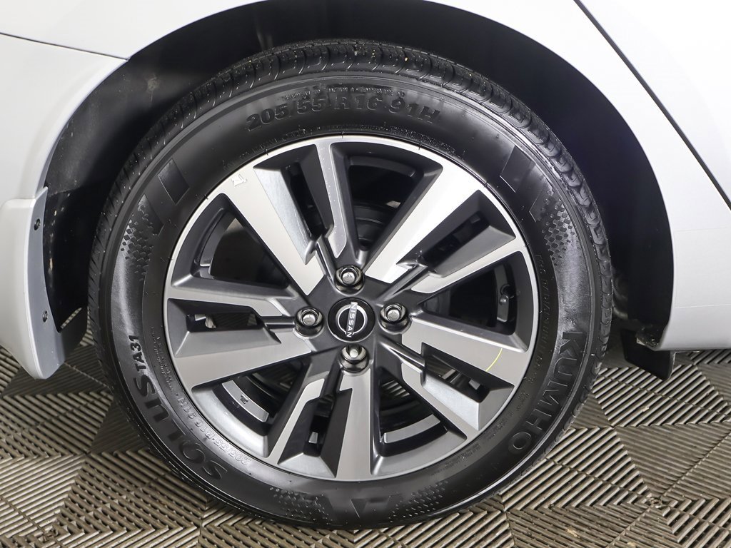 Used 2024 Nissan Versa SV w/ Trunk Package image 17