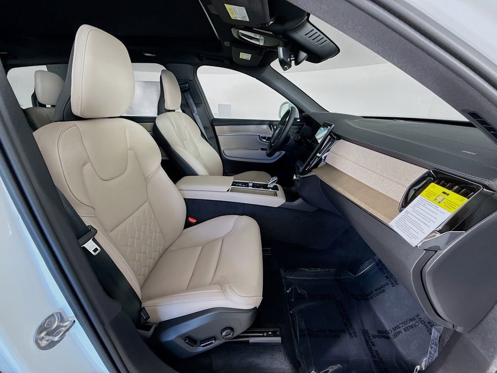 New 2026 Volvo XC90 B6 Plus w/ Protection Package Premier image 30