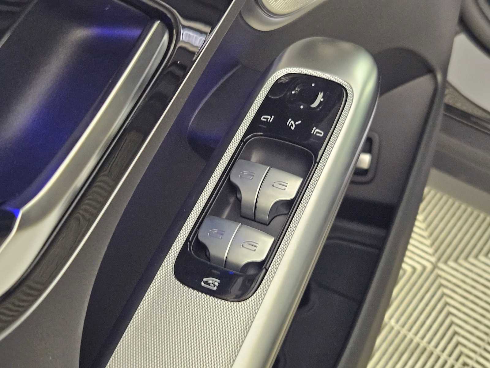 New 2025 Mercedes-Benz GLC 300 4MATIC image 17