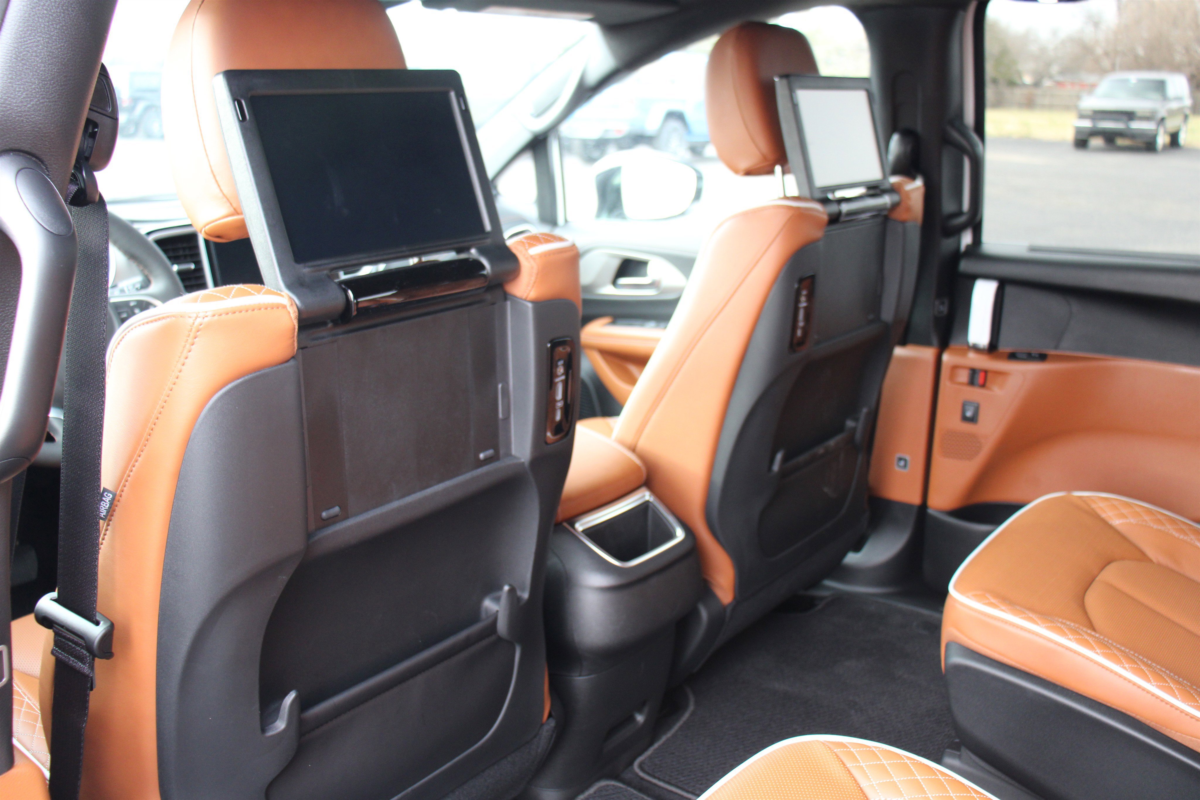 New 2026 Chrysler Pacifica Pinnacle image 24