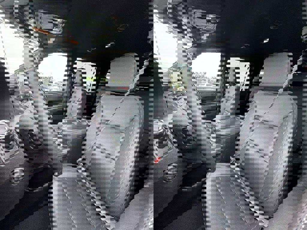 Used 2023 Chevrolet Suburban LT w/ Luxury Package AWD/4WD image 15