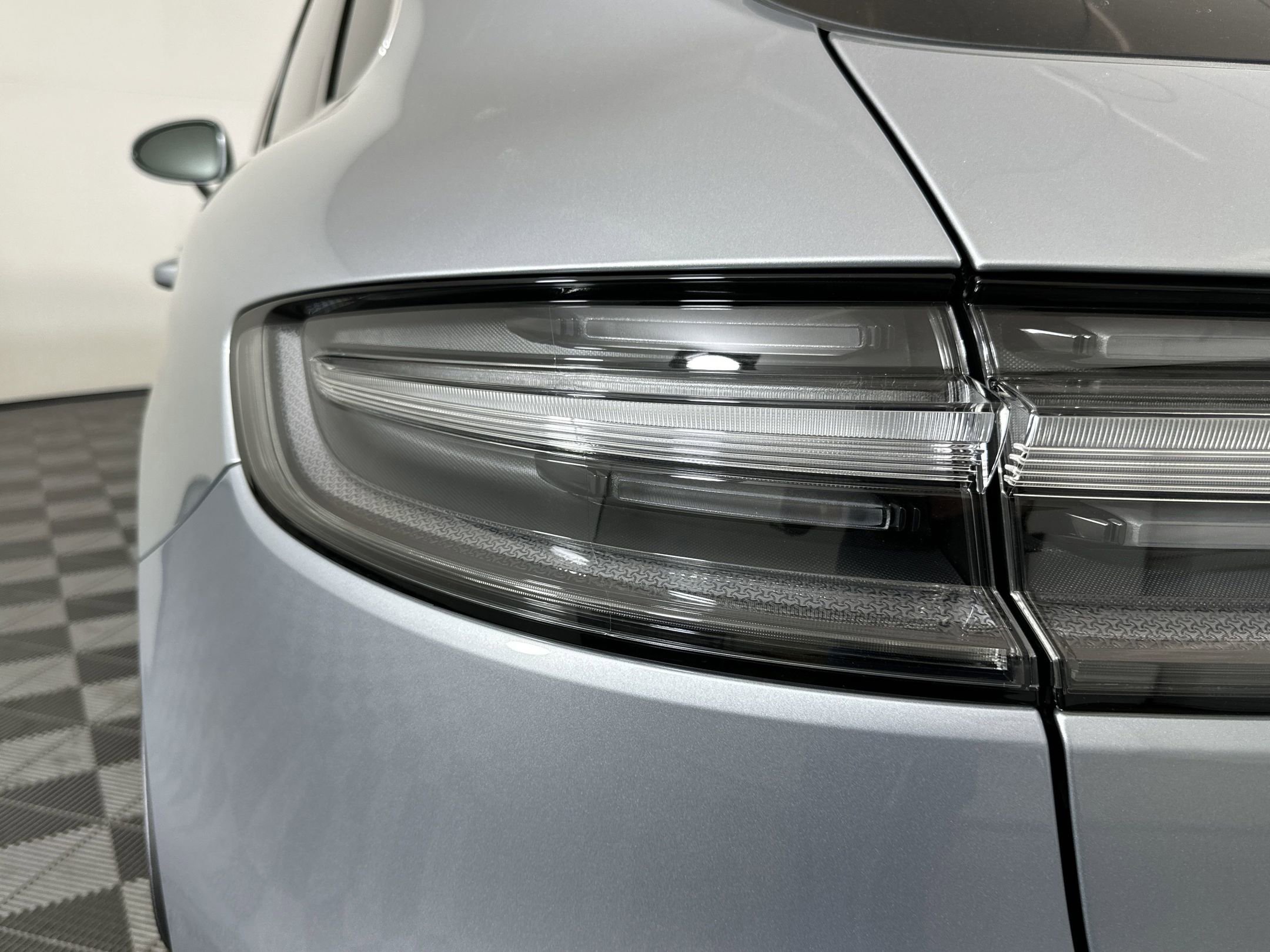 Certified 2025 Porsche Macan image 15