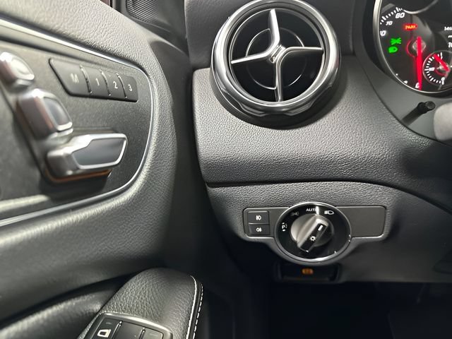 Used 2019 Mercedes-Benz GLA 250 4MATIC image 16