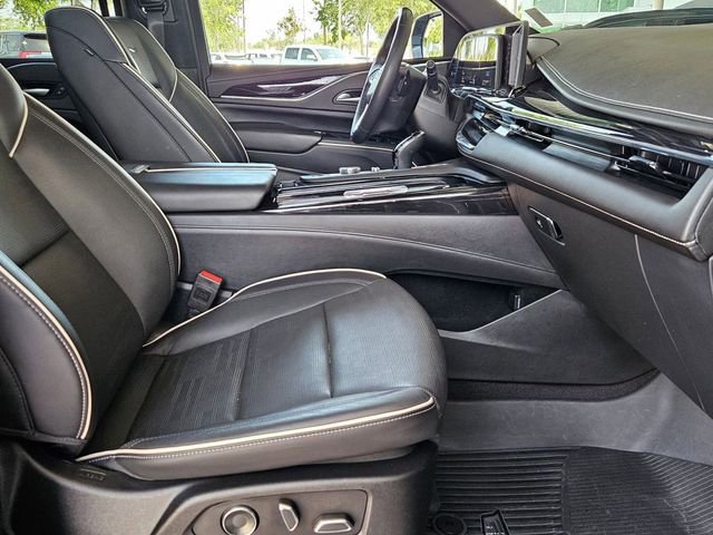Certified 2024 Cadillac Escalade Sport w/ LPO, ONYX Package AWD/4WD image 30