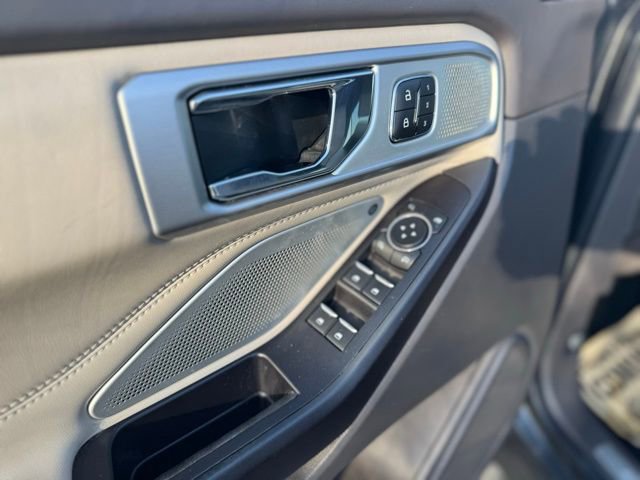 Used 2020 Ford Explorer Platinum w/ Premium Technology Package image 14