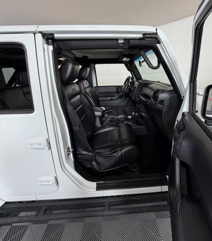 Used 2012 Jeep Wrangler Unlimited Sahara AWD/4WD image 5