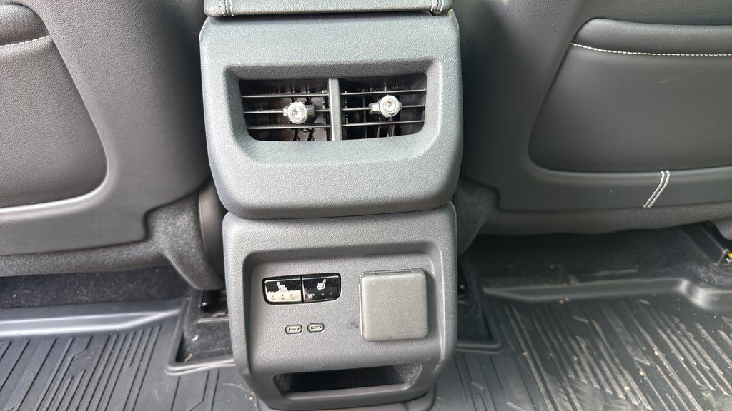 Certified 2025 Cadillac Optiq Sport 2 w/ LPO, Floor Liner Package AWD/4WD image 24