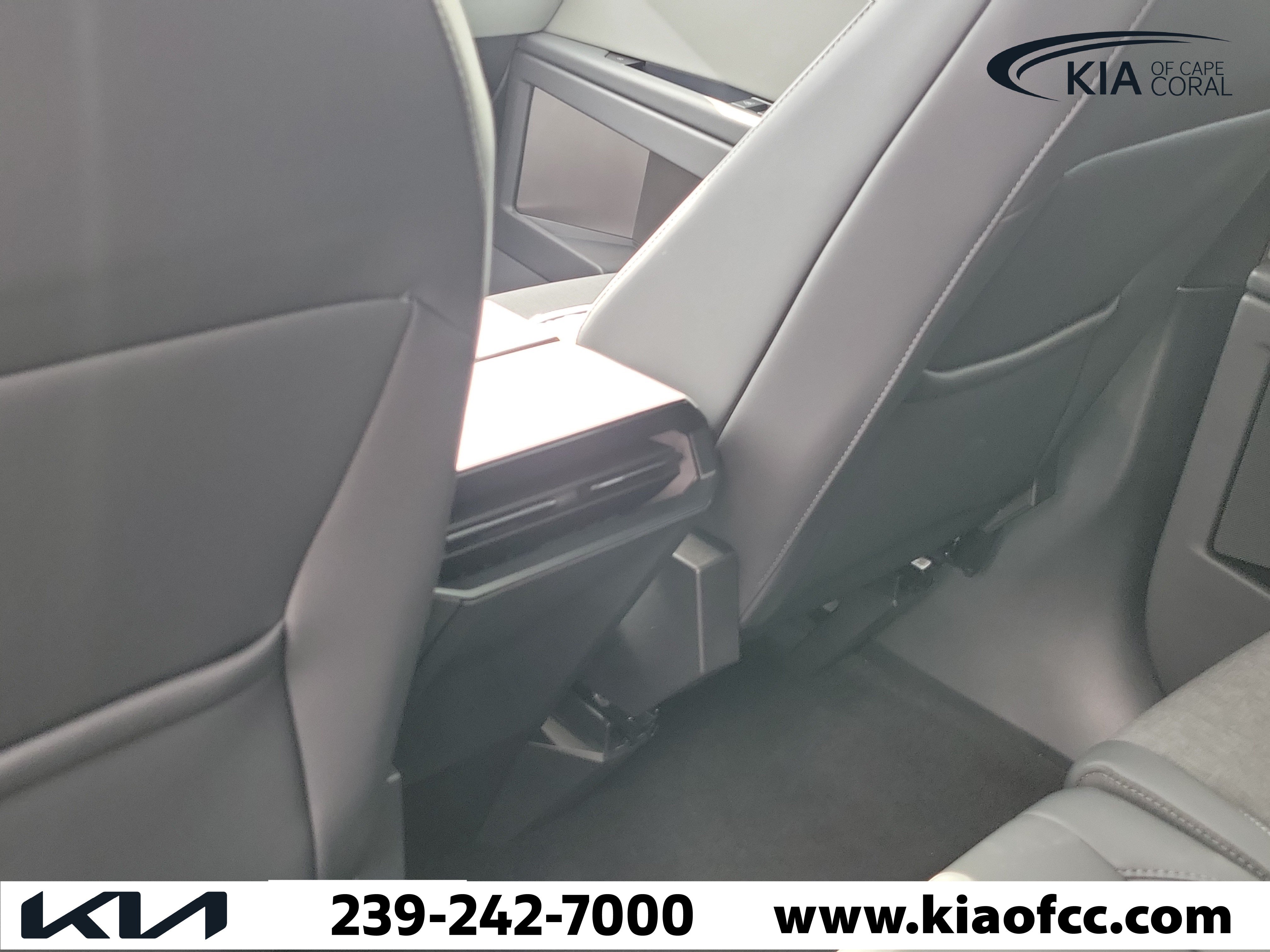 Used 2026 Tesla Cybertruck AWD Crew Cab image 12
