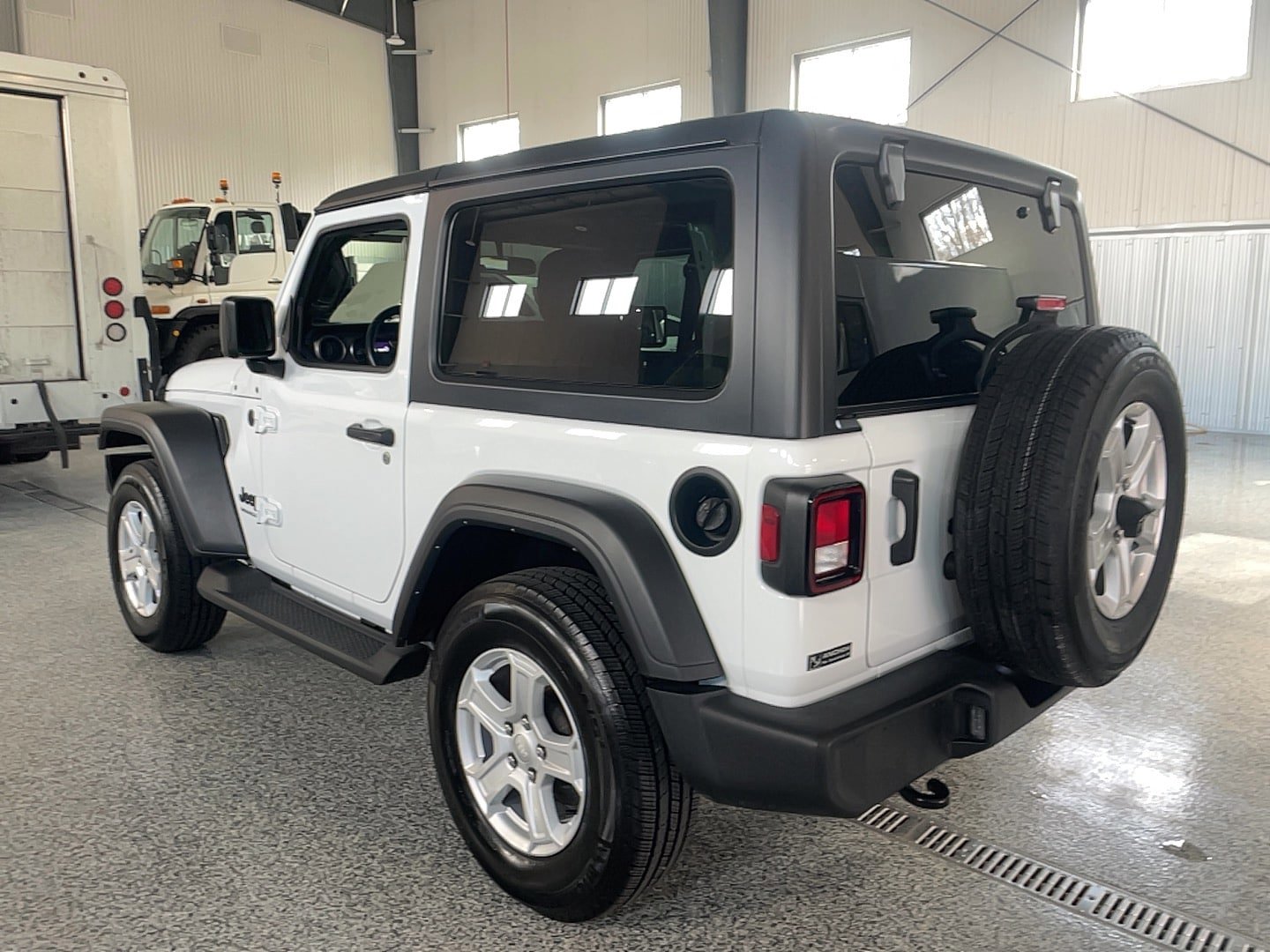 Used 2022 Jeep Wrangler Sport image 16