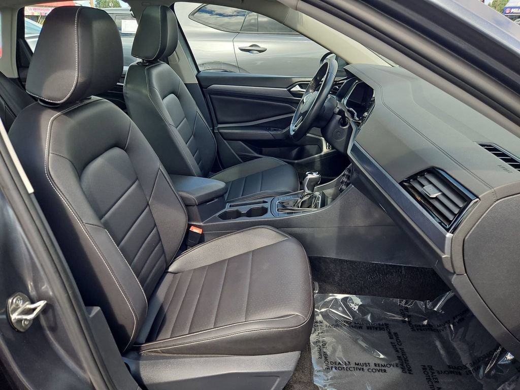 Used 2024 Volkswagen Jetta SE FWD image 28