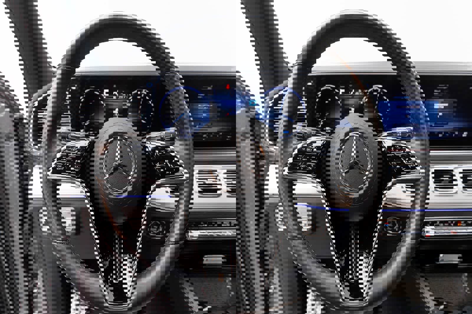 Used 2025 Mercedes-Benz GLS 450 4MATIC image 21