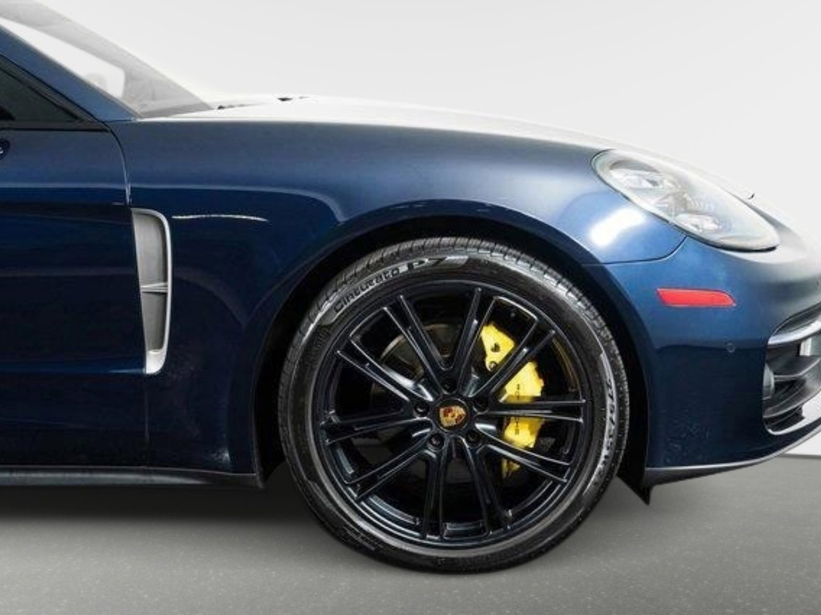 Used 2023 Porsche Panamera 4 Platinum Edition w/ Assistance Package image 5