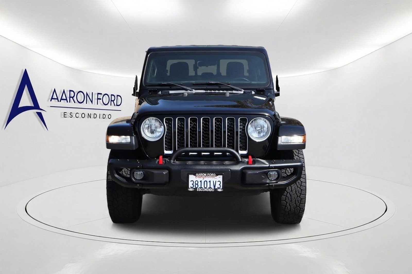 Used 2020 Jeep Gladiator Overland w/ Trailer Tow Package AWD/4WD image 2