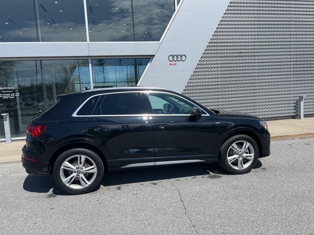Used 2020 Audi Q3 2.0T Prestige w/ Prestige Package image 17
