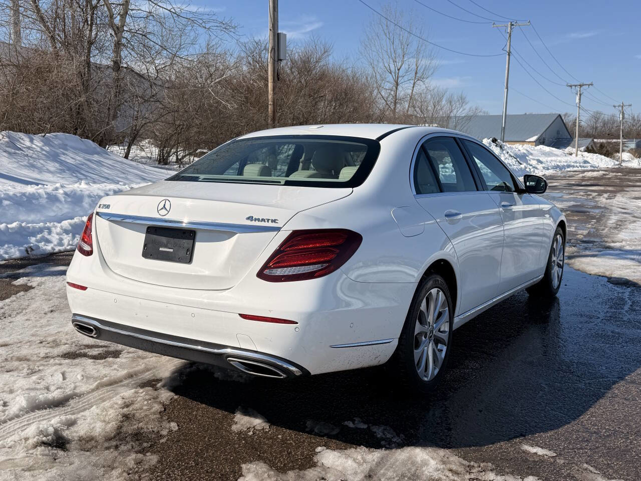 Used 2020 Mercedes-Benz E 350 4MATIC Sedan image 4