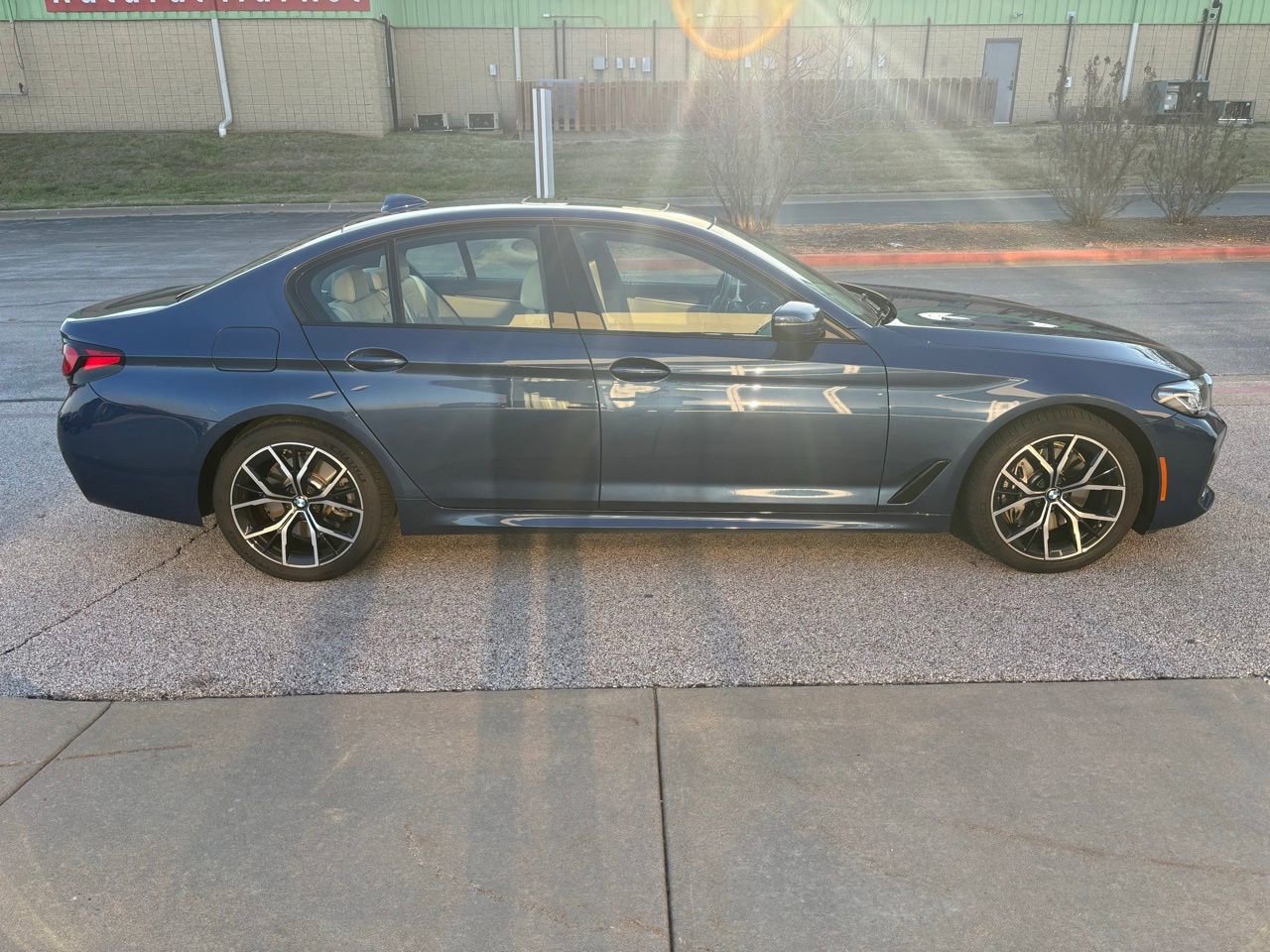 Used 2023 BMW 540i xDrive w/ M Sport Package image 4