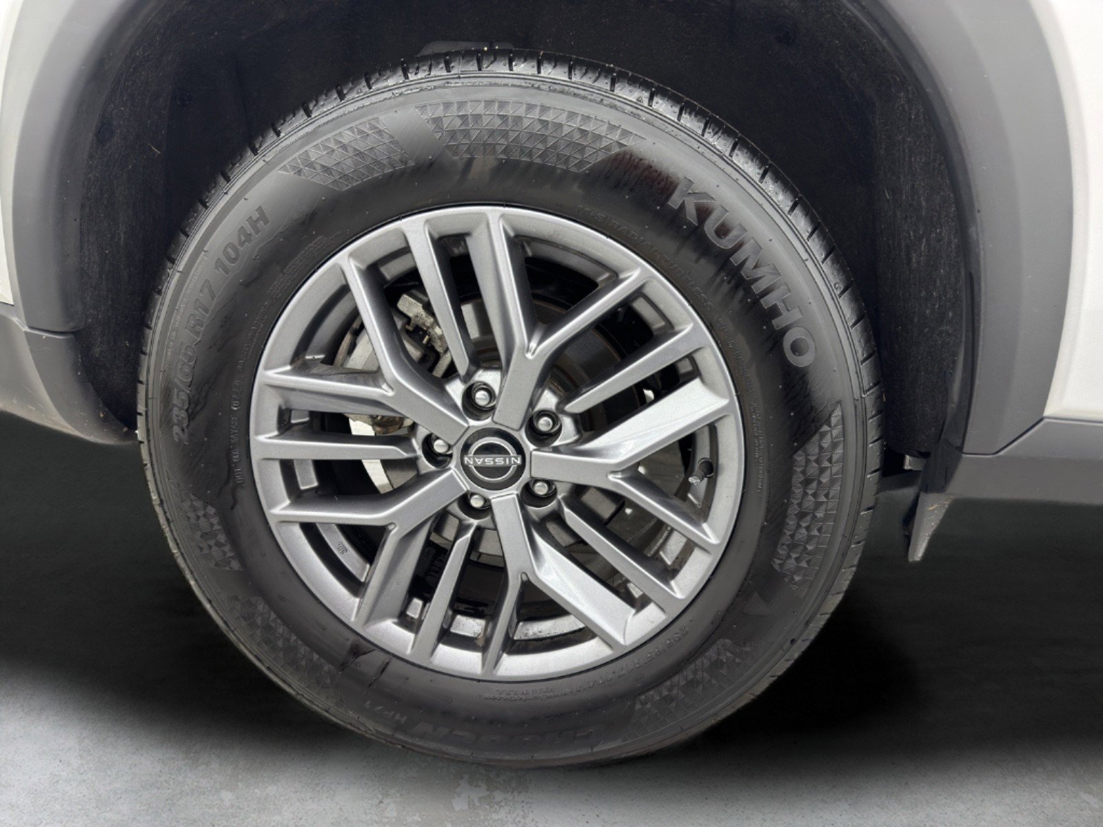 Used 2024 Nissan Rogue S AWD/4WD image 11