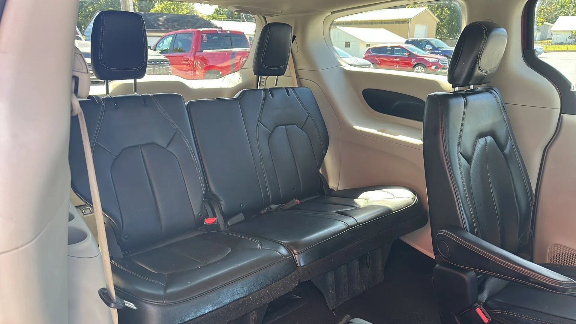 Used 2021 Chrysler Voyager Lxi image 14