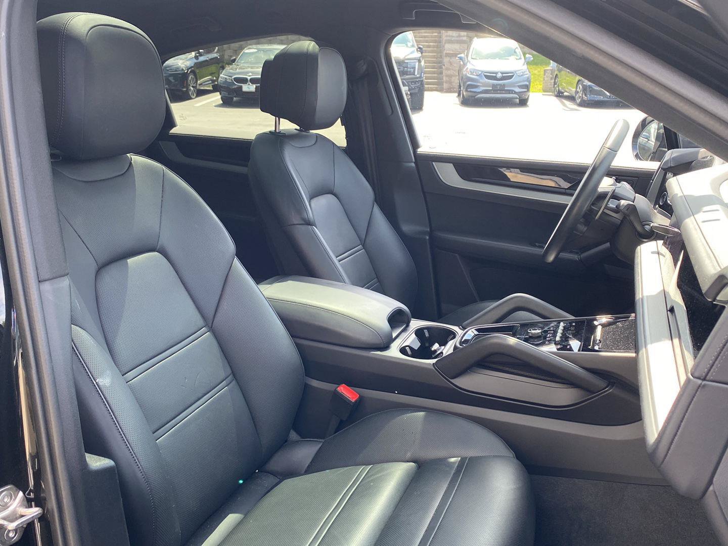 Used 2024 Porsche Cayenne Coupe AWD/4WD image 21