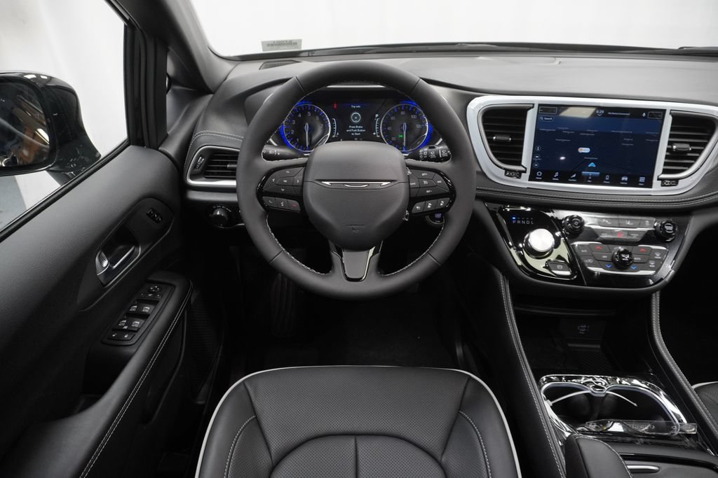 New 2027 Chrysler Pacifica Limited AWD/4WD image 21