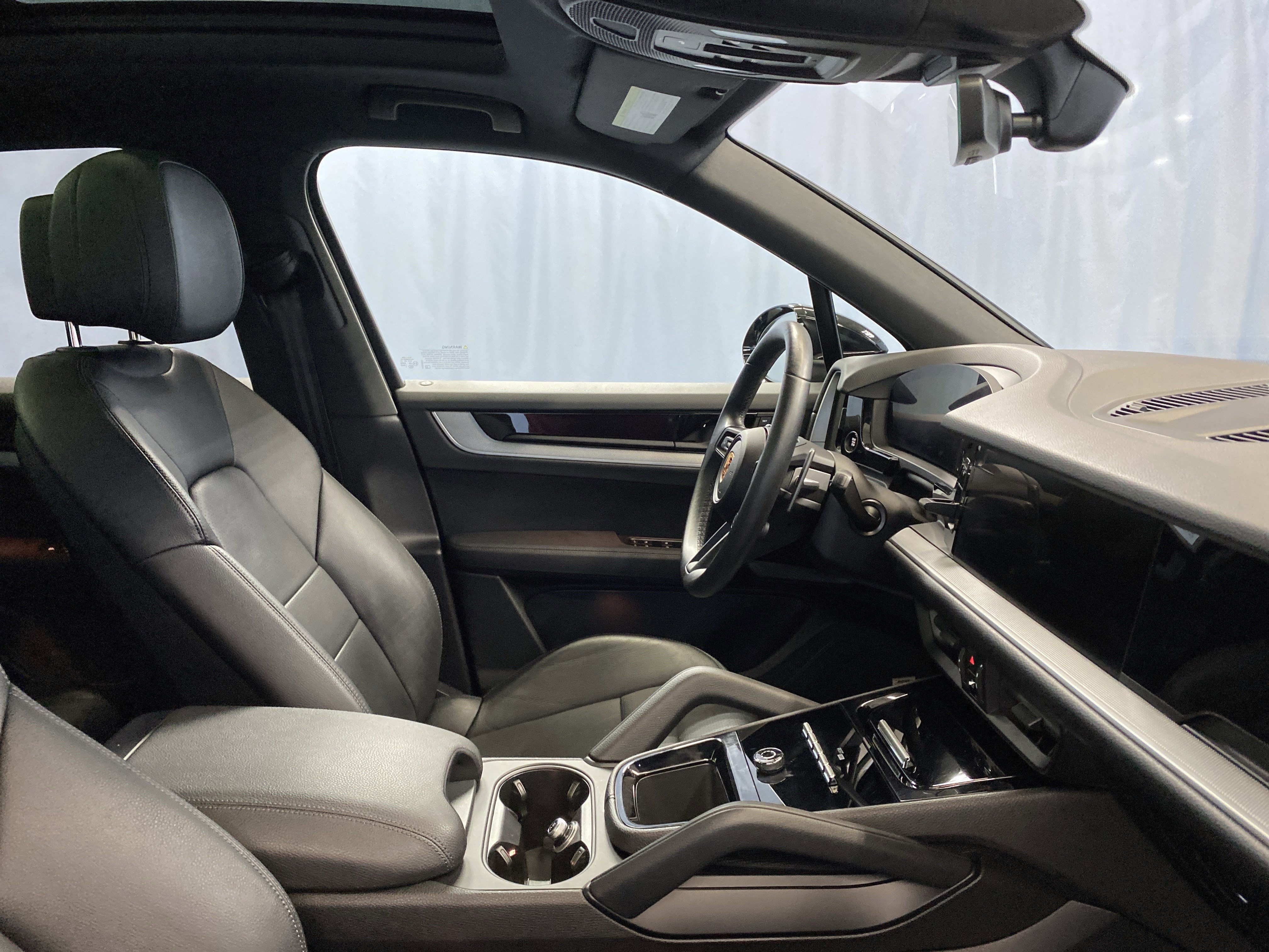 Used 2024 Porsche Cayenne image 47